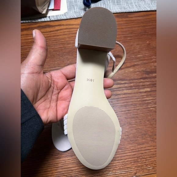 Talbots beige sandals shoes size 10M - Picture 5 of 8